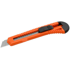 Cuchilla Plástica Grande Studmark 18 mm